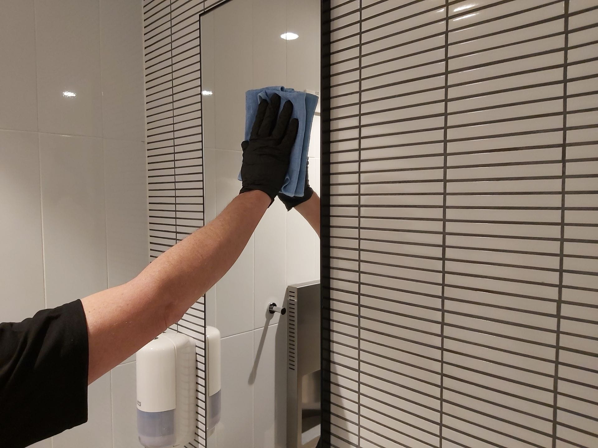 Cloverdale mirror wipe washroom bathroom scrubbing deep clean